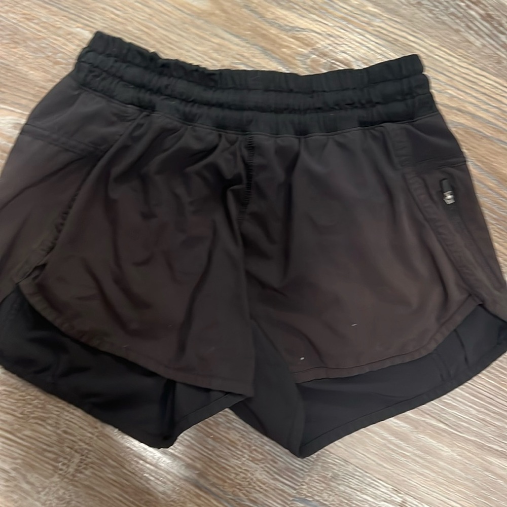 Lululemon black size 6 tracker short 4”